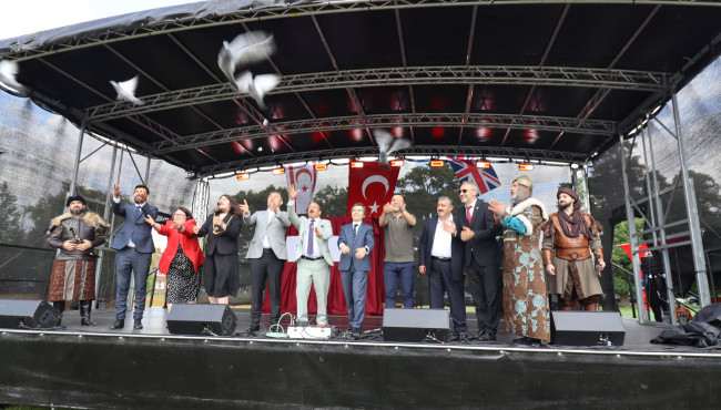 Luton Türk Fest 2025 Binlerce kişinin katılımı ile gerçekleştirildi