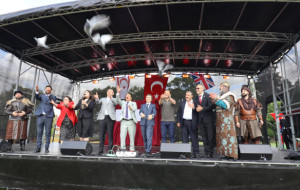 Luton Türk Fest 2025 Binlerce kişinin katılımı ile gerçekleştirildi