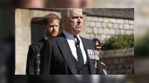 Prens Andrew’un armasını taşıyan sancak Windsor Kalesi’ndeki şapelden kaldırıldı