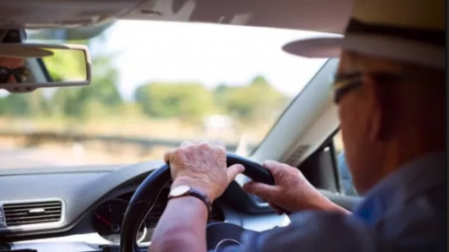 Yaşlı sürücülere zorunlu göz testi uygulaması geliyor